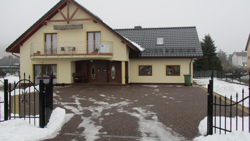 Gosciniec Klejnot Hotel Borowo Exterior photo